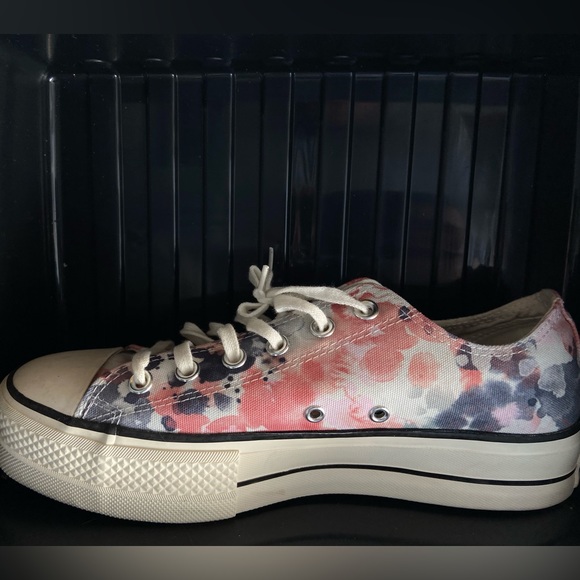 Flower Converse - Picture 2 of 3
